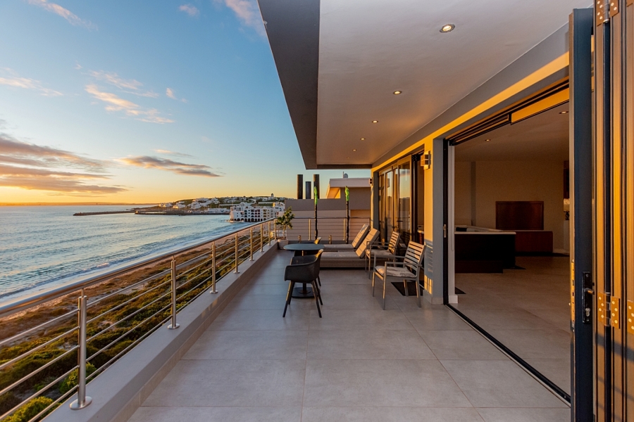 7 Bedroom Property for Sale in Calypso Beach Western Cape